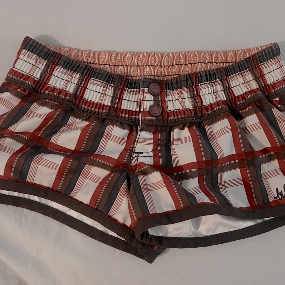 Billabong cute short shorts for beach size small (more like xs)